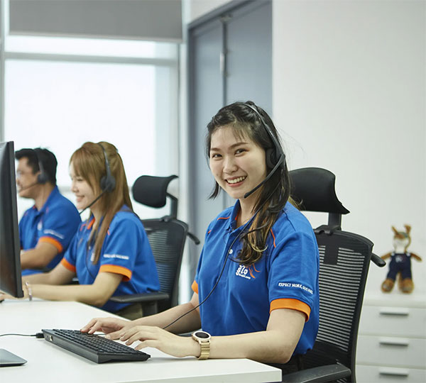 Roojai Thailand team