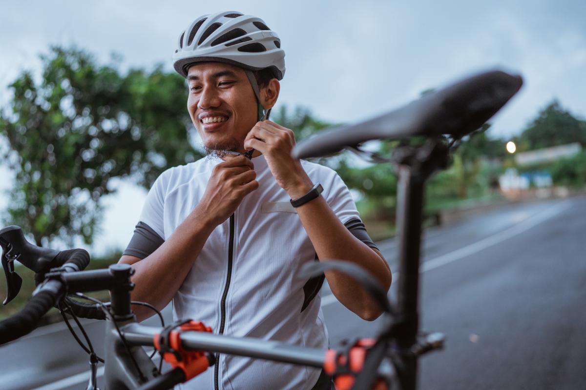 helm dan perlengkapan bersepeda